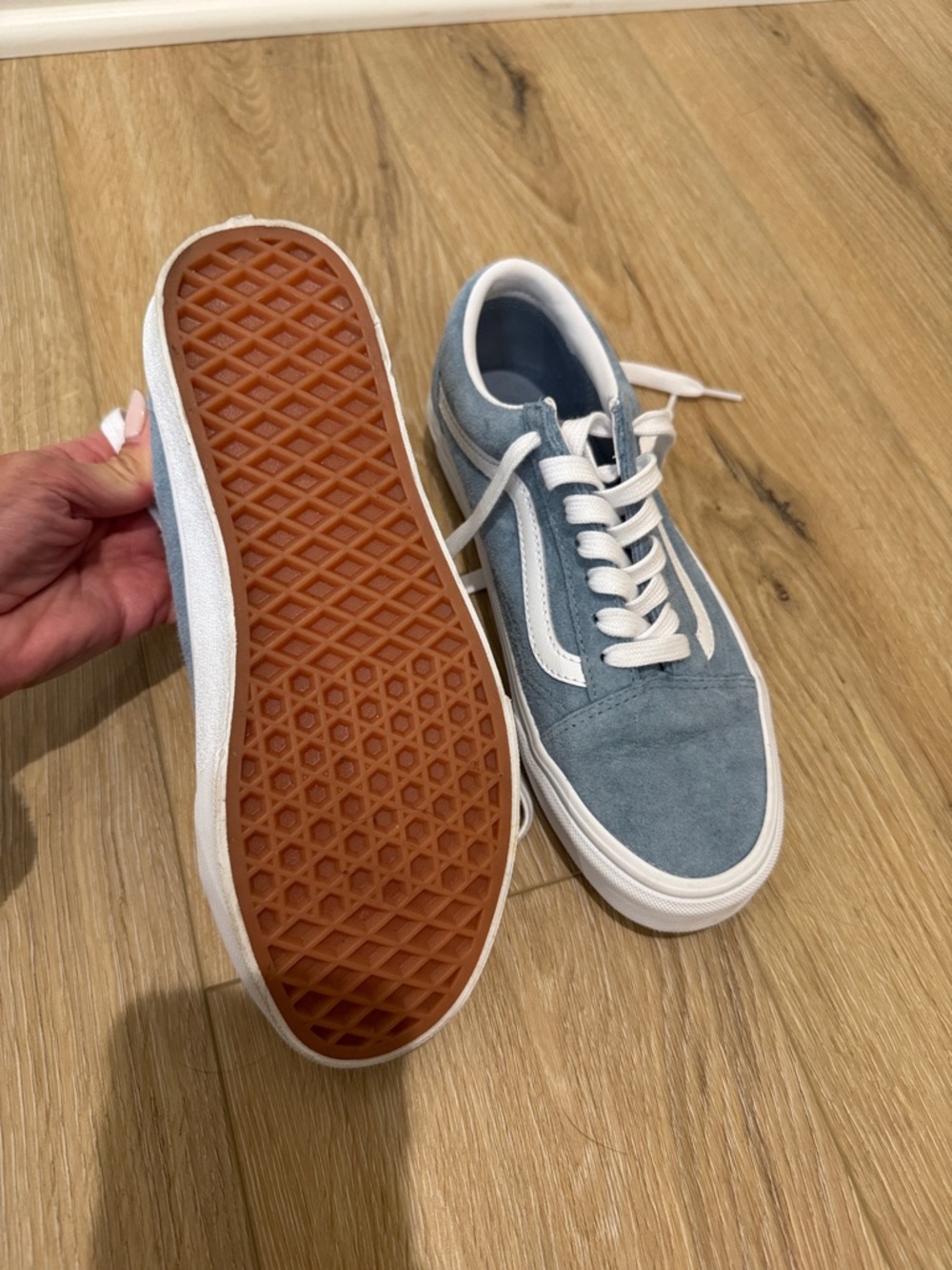Vans Sneakers in Light Blue with White Stripe. Worn once. Mens 5.5 womans 7 - Picture 3 of 3